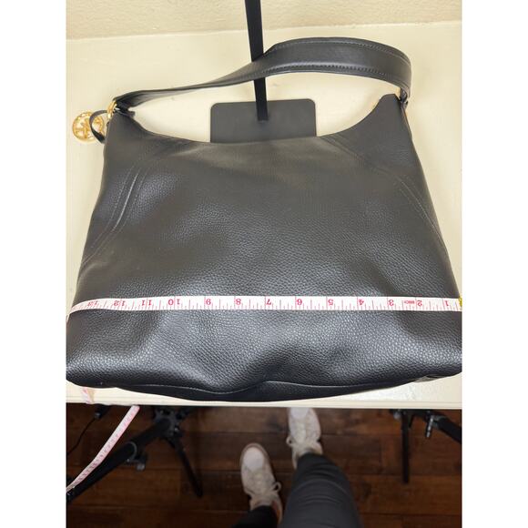 Michael Kors Aria large shoulder bag - black - pebbled leather - Picture 7 of 10